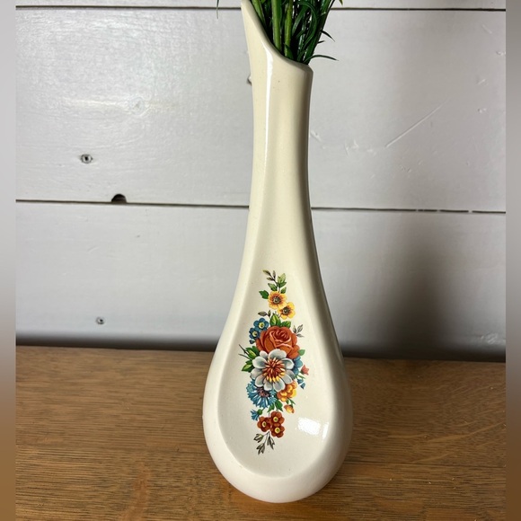Vintage Ceramic Vase - Floral Motif - Picture 3 of 10